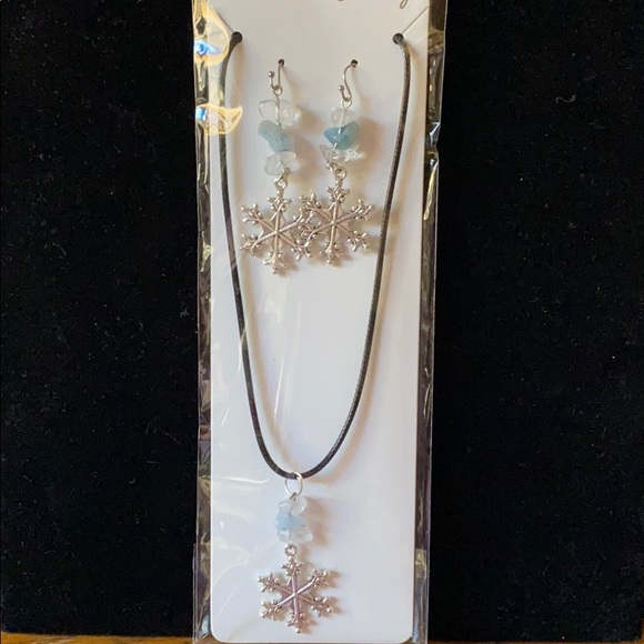 Snowflake Necklace Set!!! - Picture 1 of 3
